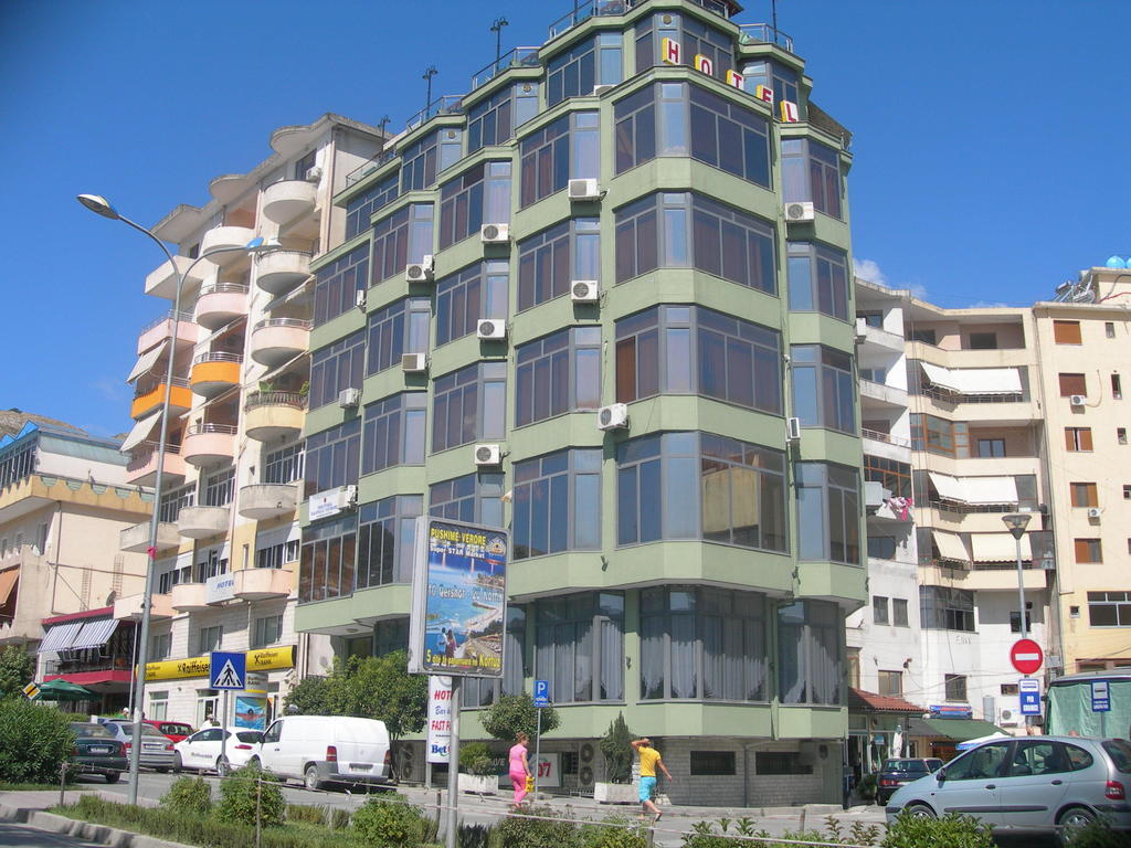 Hotel The First Гирокастра Экстерьер фото