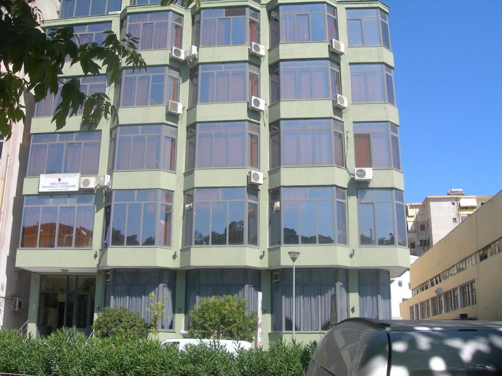 Hotel The First Гирокастра Экстерьер фото