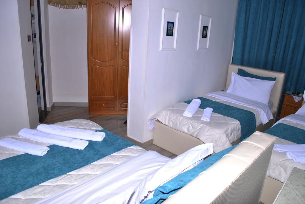 Hotel The First Гирокастра Экстерьер фото