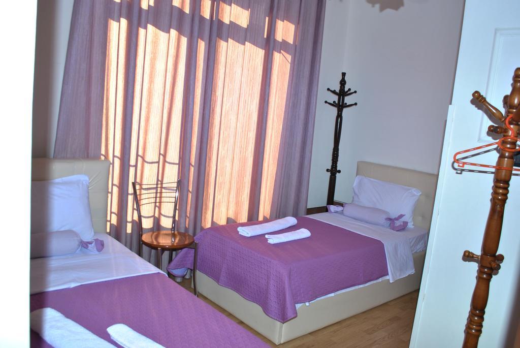 Hotel The First Гирокастра Экстерьер фото