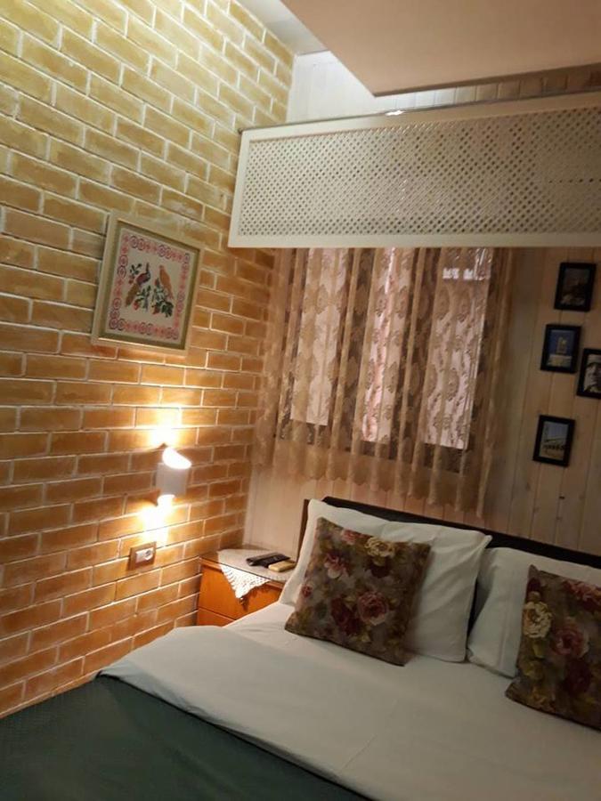 Hotel The First Гирокастра Экстерьер фото