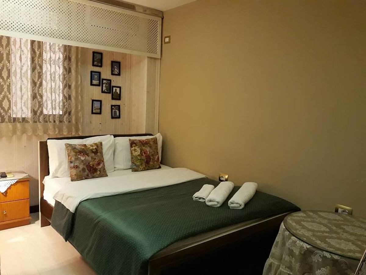 Hotel The First Гирокастра Экстерьер фото